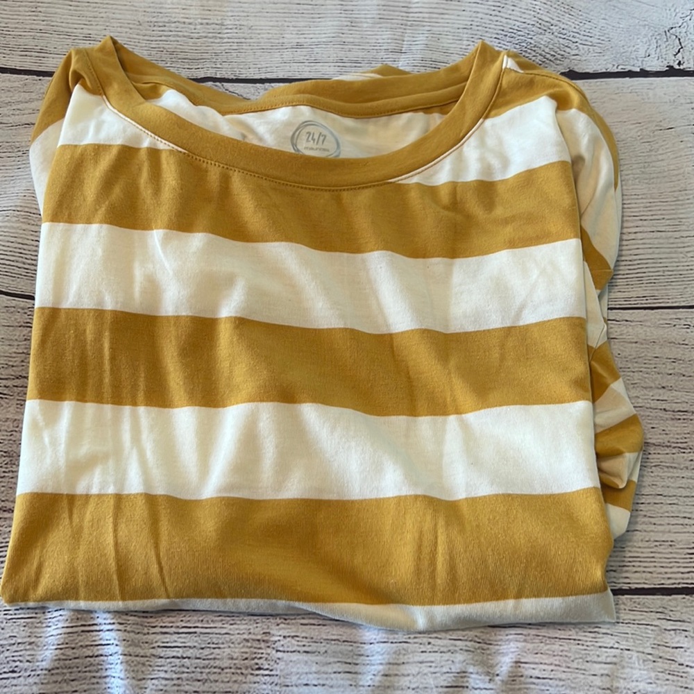Womens size large long sleeve t